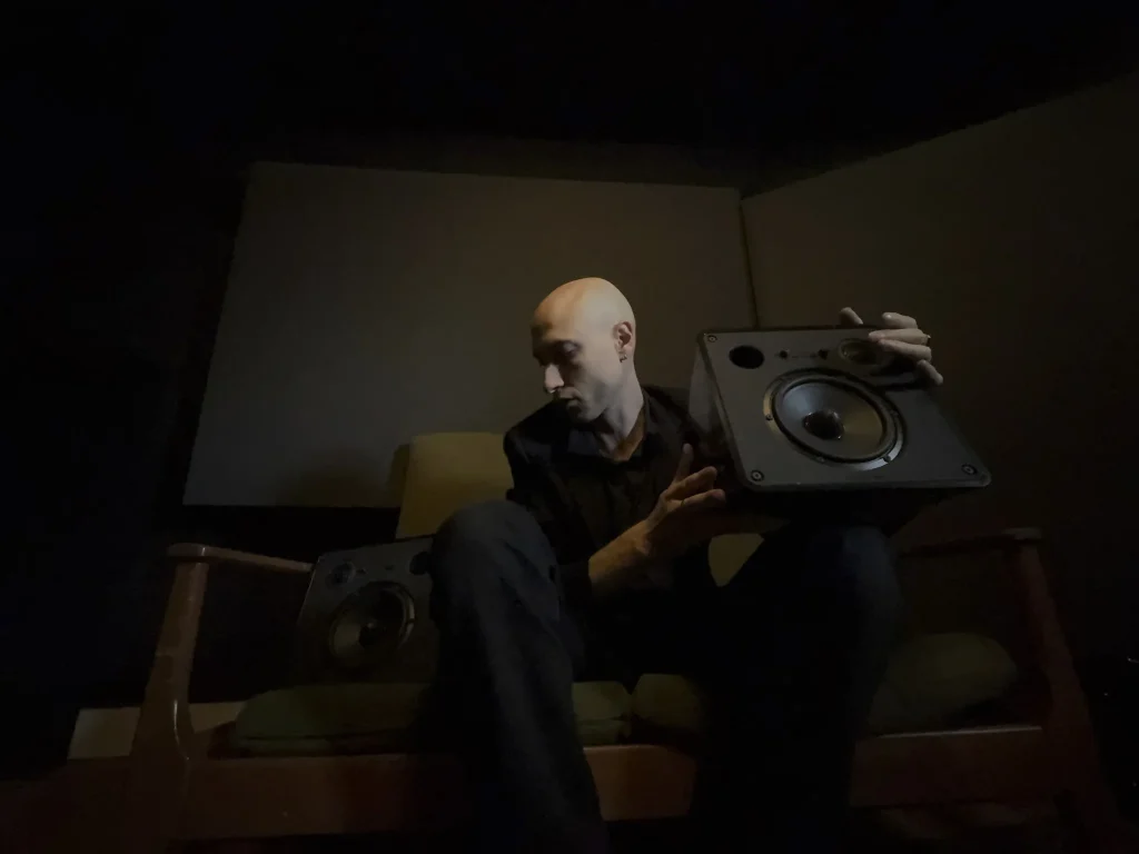 Daniel Blumberg presenting a SONOSAX ADN-2AL loudspeaker